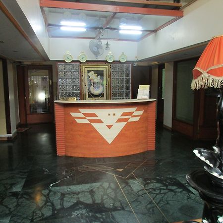 Hotel Sahaj Palace อาเมดาบัด ภายนอก รูปภาพ