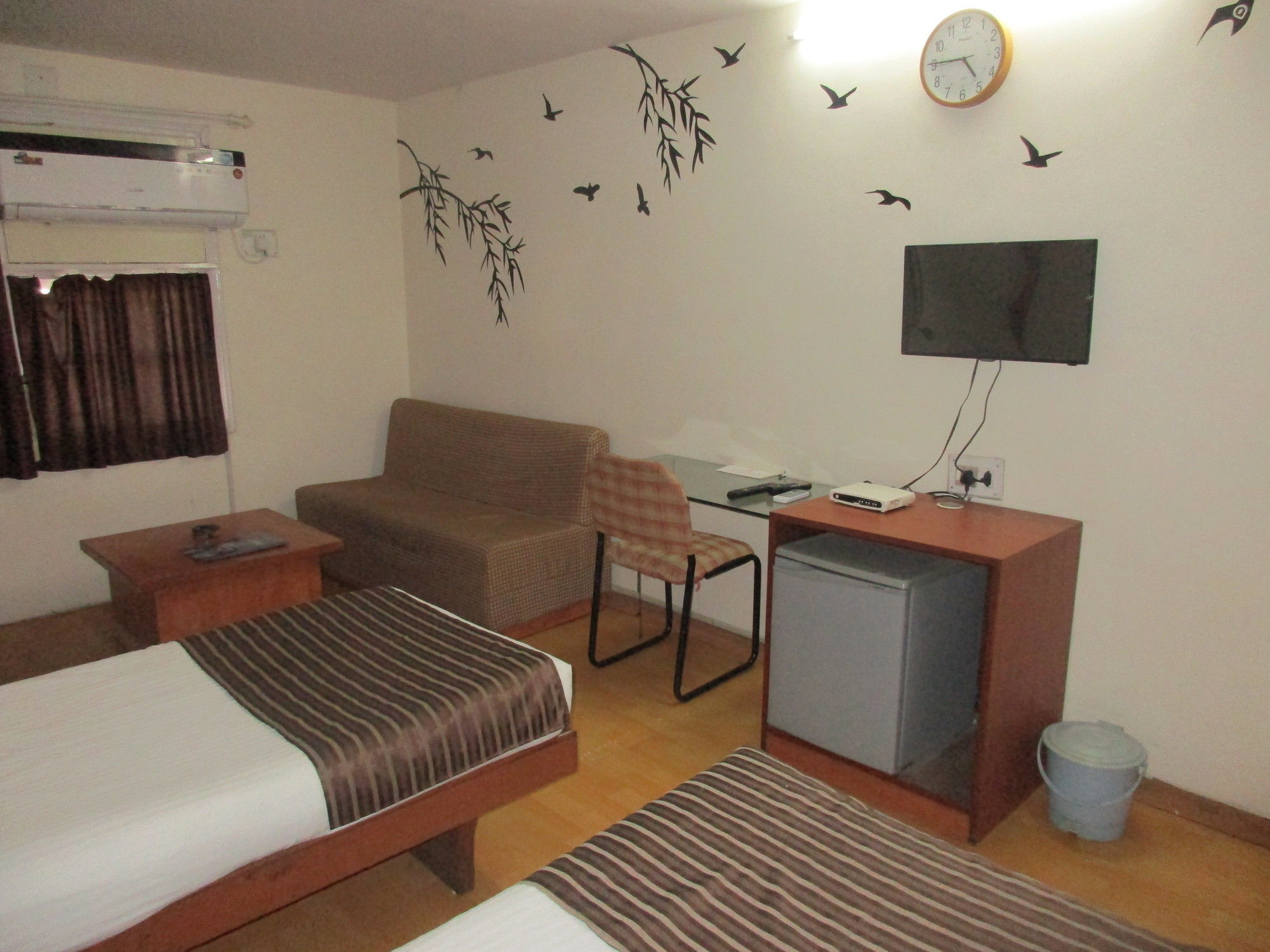 Hotel Sahaj Palace อาเมดาบัด ภายนอก รูปภาพ