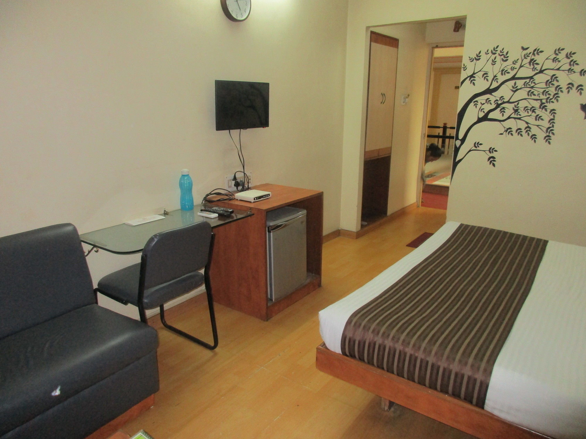 Hotel Sahaj Palace อาเมดาบัด ภายนอก รูปภาพ
