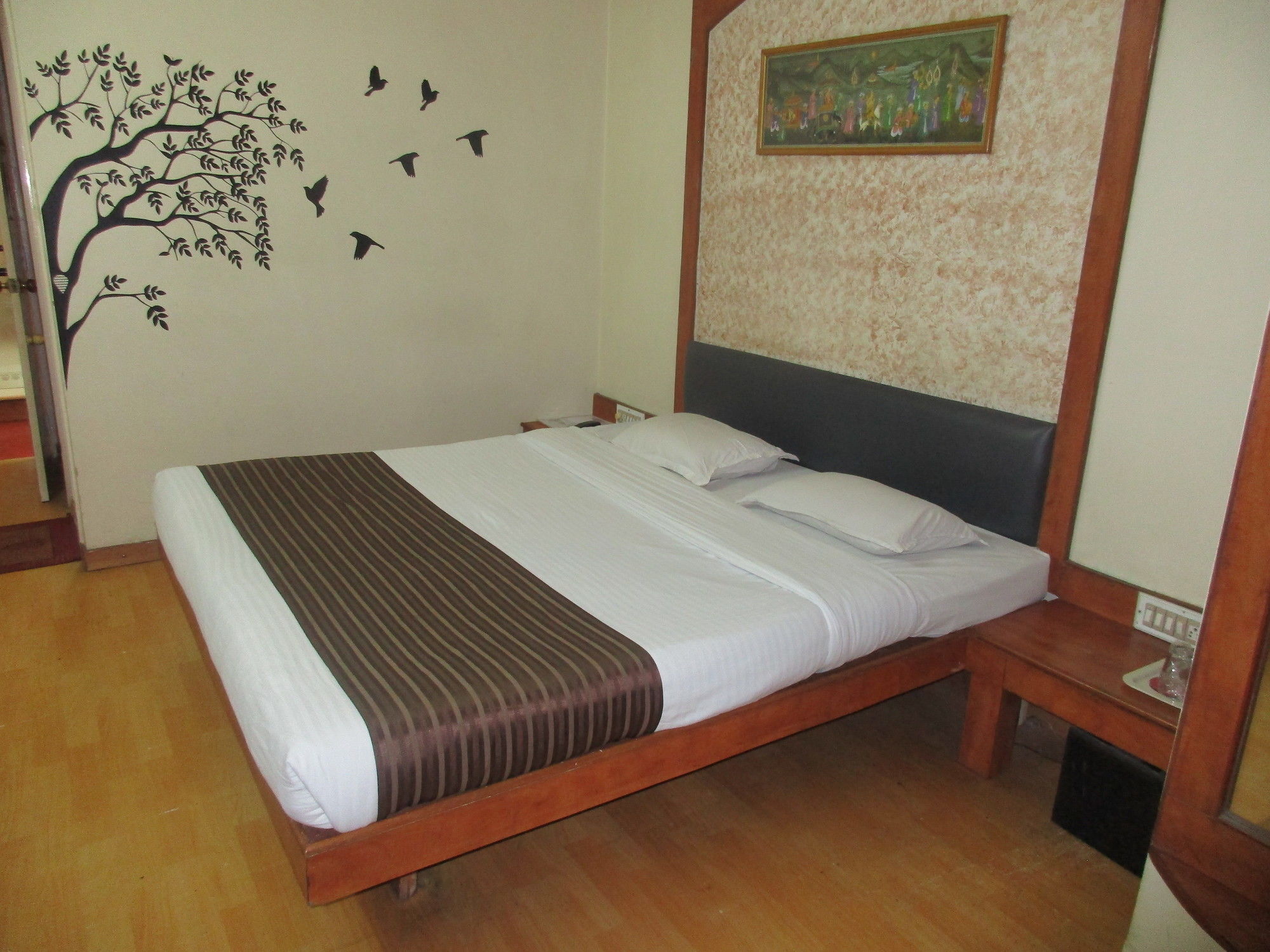 Hotel Sahaj Palace อาเมดาบัด ภายนอก รูปภาพ